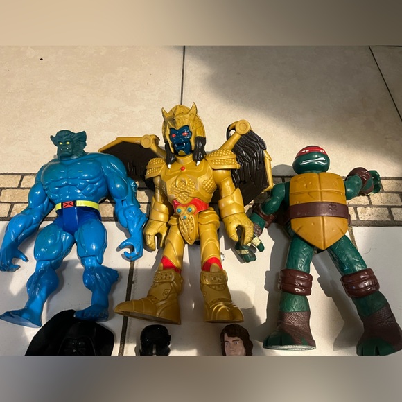 Action Figures - Picture 2 of 3